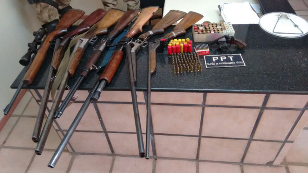 PM apreende oito armas de fogo em Capão Alto