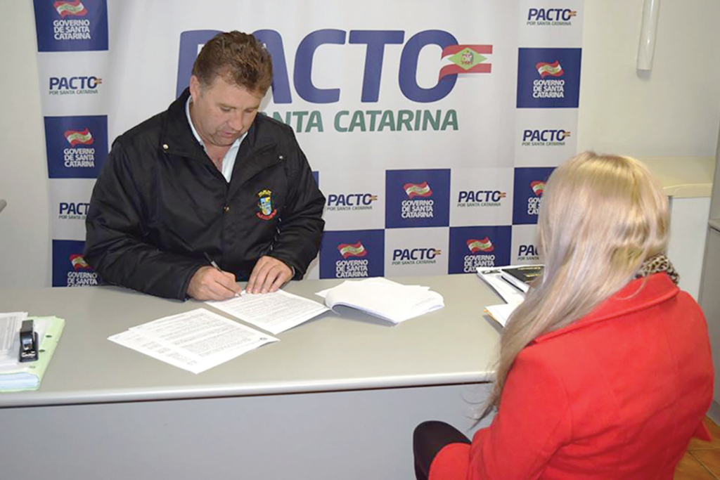 Assinado convênio para aquisição de equipamentos agrícolas para Abdon Batista