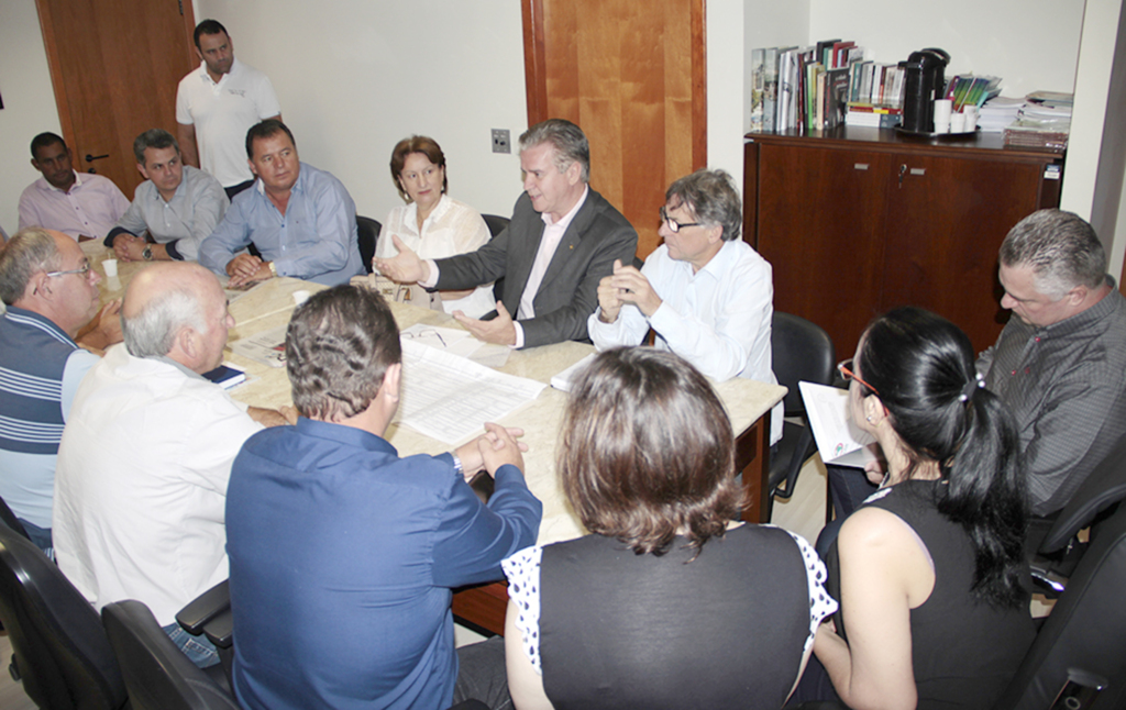 Governador sanciona lei que isenta municípios das taxas de licenciamento ambiental para explorar cas
