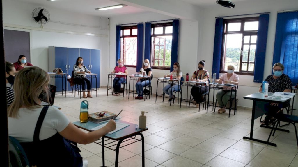 Educação tem reunião com gestores escolares para planejamento de ano letivo em período de pandemia