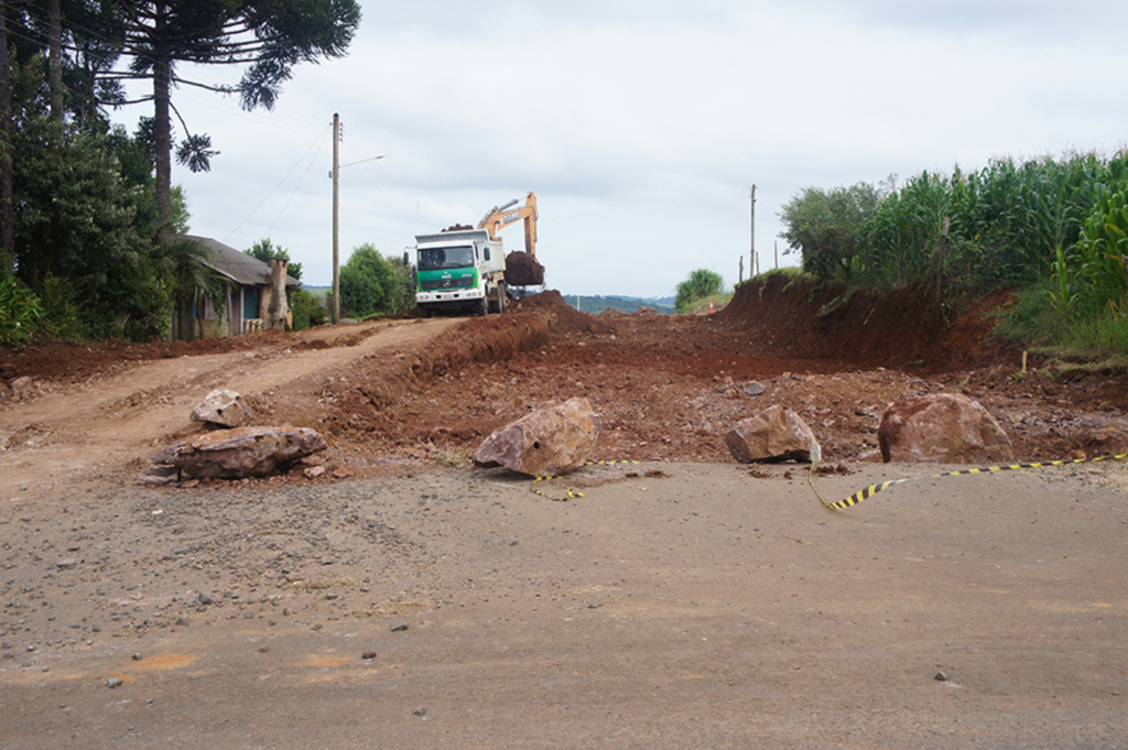 Início das obras de pavimentação em Pinhal