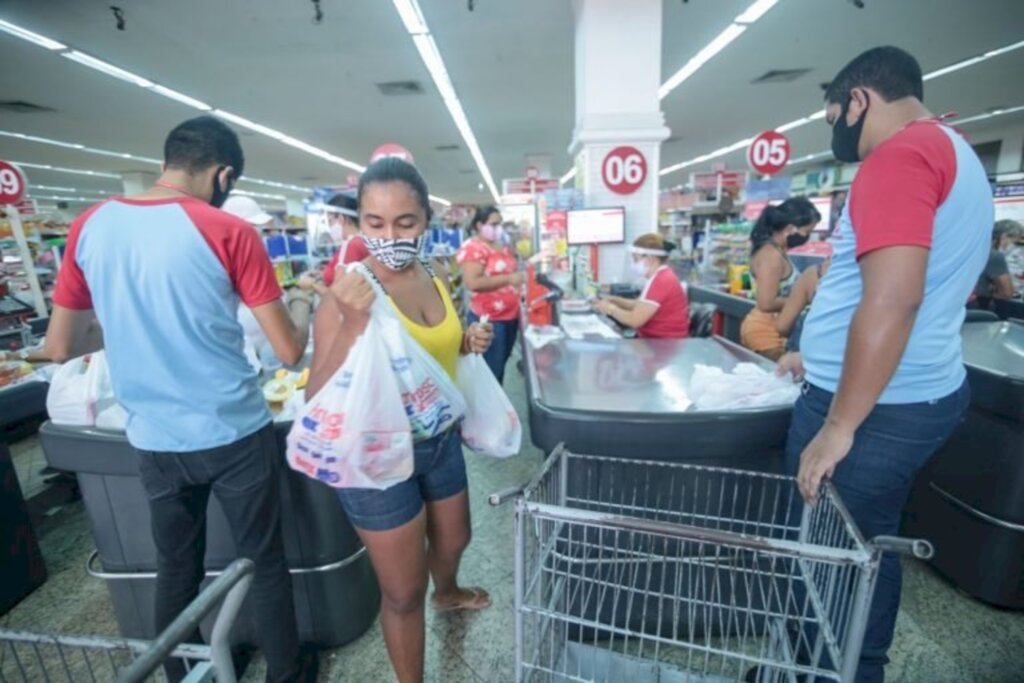 Agência Câmara de Notícias - Trecho do projeto que citava os estabelecimentos comerciais foi vetado