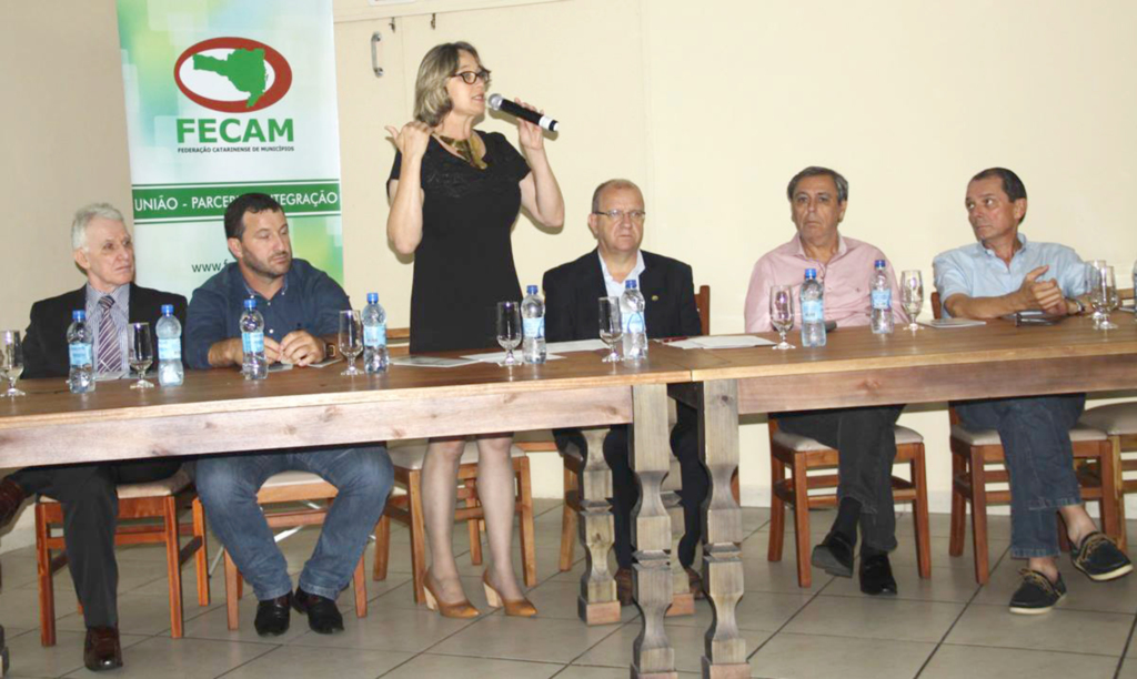 Prefeito de Vargem é eleito vice - presidente da EGEM