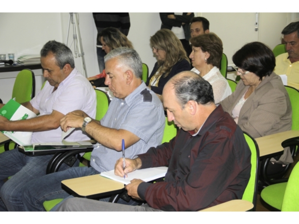 AMURES ORIENTA PREFEITOS SOBRE CONDUTAS EM ANO ELEITORAL