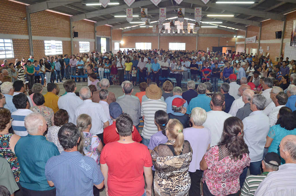 Paróquia São Paulo Apóstolo realizou festa em comemoração aos 80 anos de história