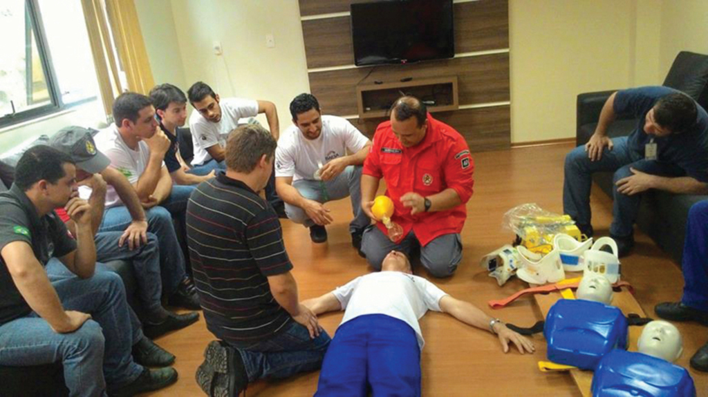 Corpo de Bombeiros Voluntários de Campo Belo do Sul ministra palestra na Usina Hidrelétrica Barra Gr