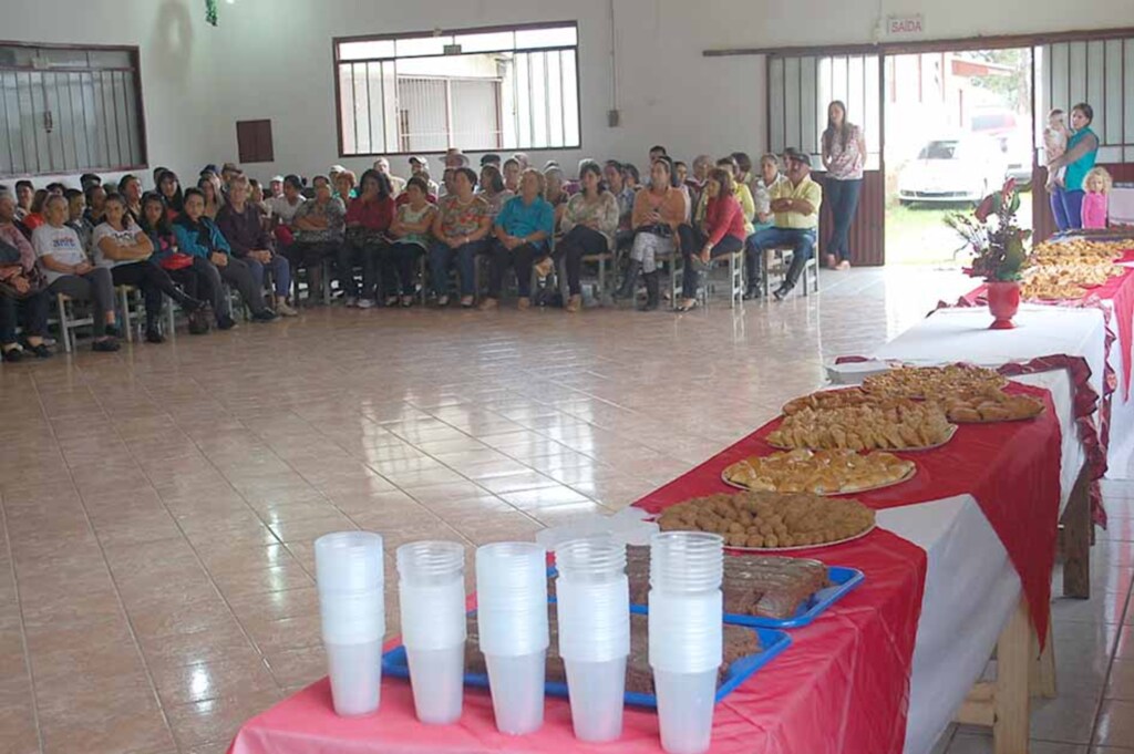 Secretaria do Desenvolvimento Social e Grupo de Idosos realizaram confraternização