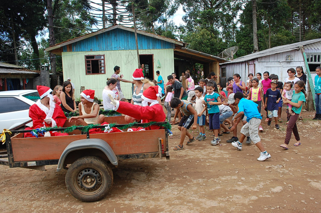 Moradores do Portelinha realizaram festa de Natal para as crianças