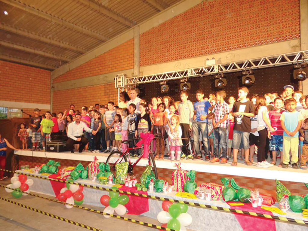 Celso Ramos realizou  Abertura do Brilho de Natal com uma super festa