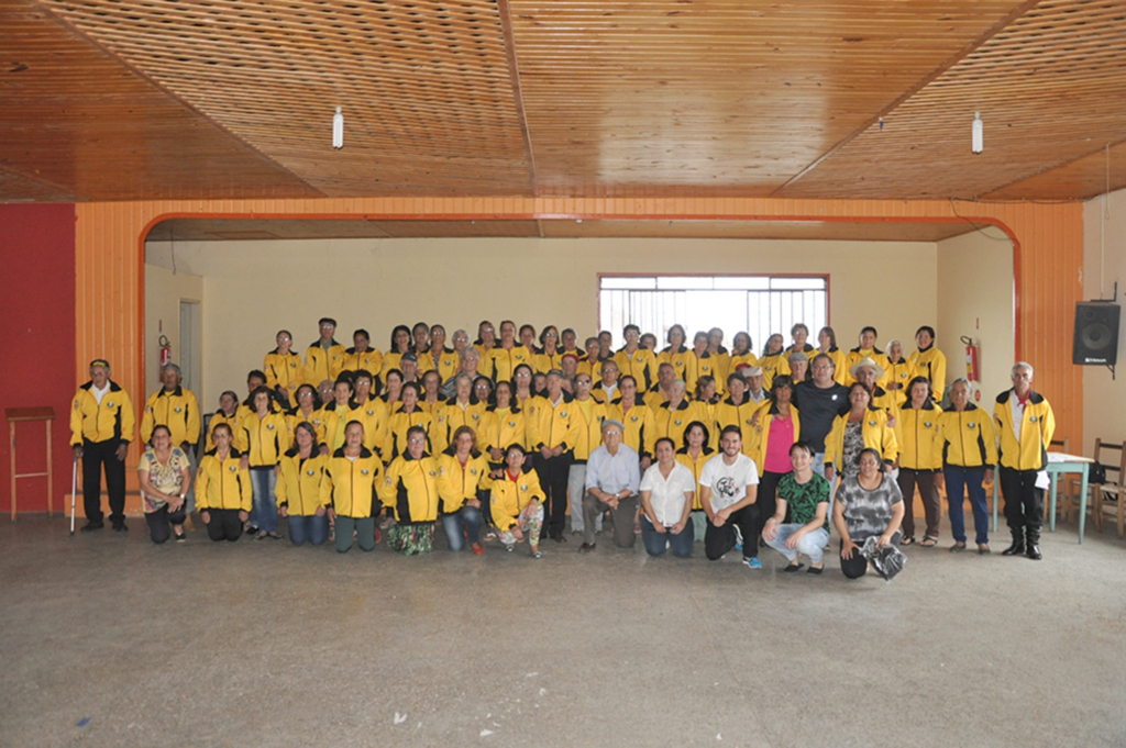 Encerramento do grupo de idosos com entrega de agasalhos