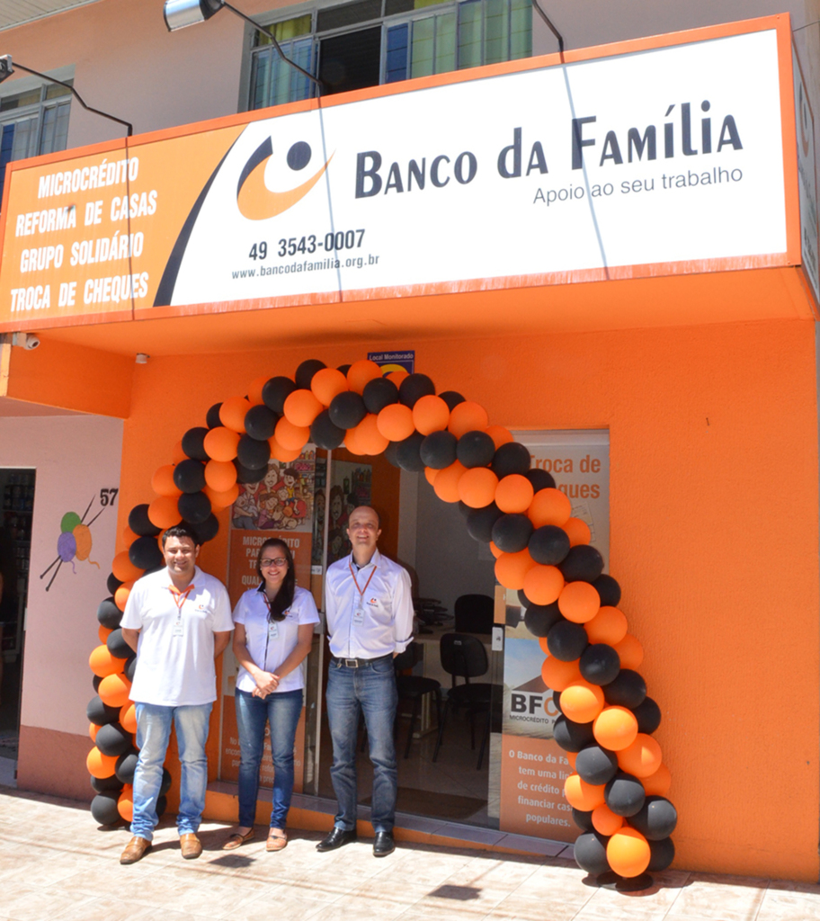 Banco da Família comemora 1 ano atendendo Anita e a Região