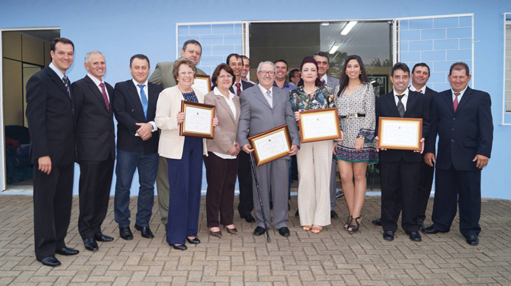 Câmara de Vereadores de Cerro Negro presta homenagem com títulos de cidadão cerro-negrense