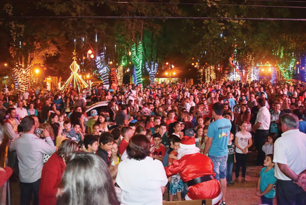 Super festa marca a abertura do Brilho de Natal em Abdon Batista