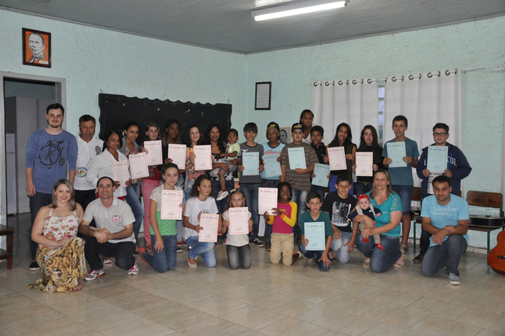 Obra Kolping entrega os certificados de conclusão de cursos