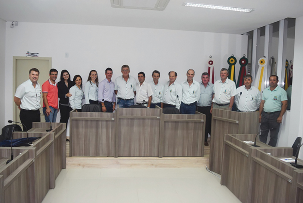 Vereadores inauguram nova casa