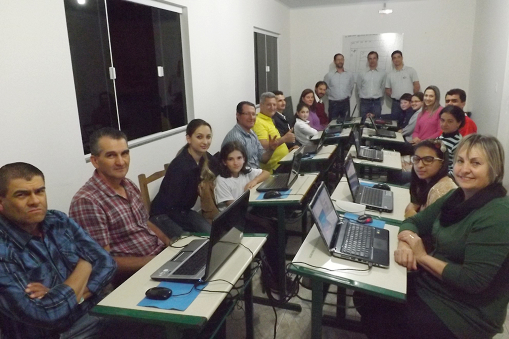 Encerrou neste mês o curso de informática promovido no Sintraf