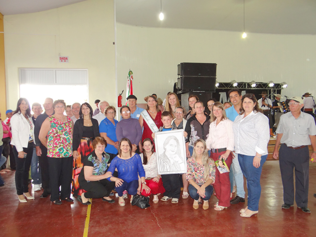 Escolhidas a rainha e princesas da terceira idade Região da Amplasc