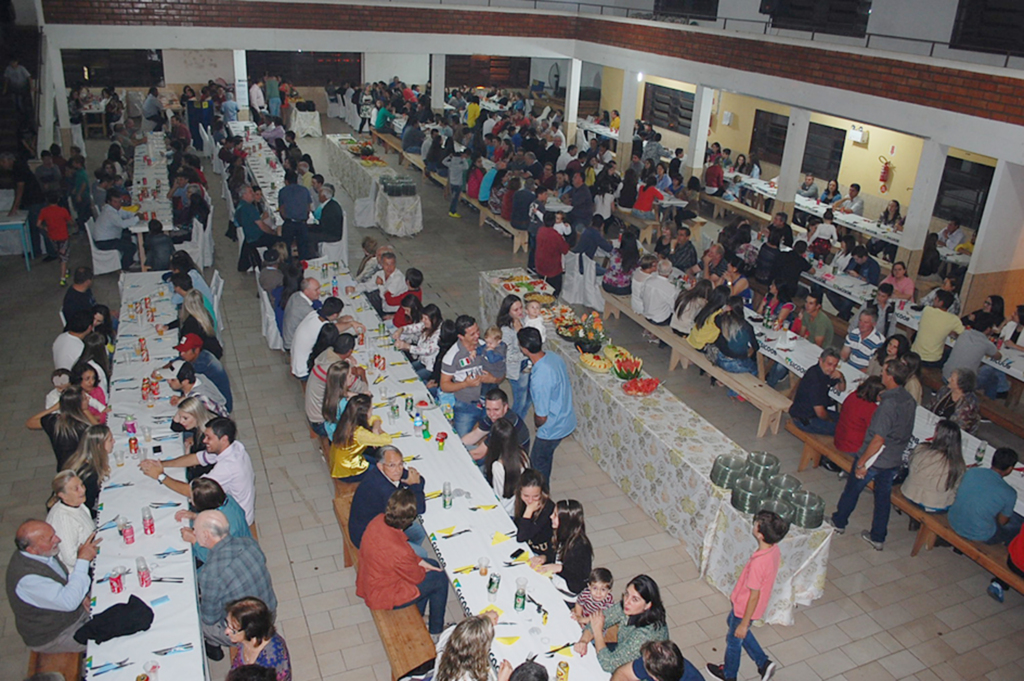 Paróquia Santa Bárbara realizou grandioso jantar em Anita Garibaldi