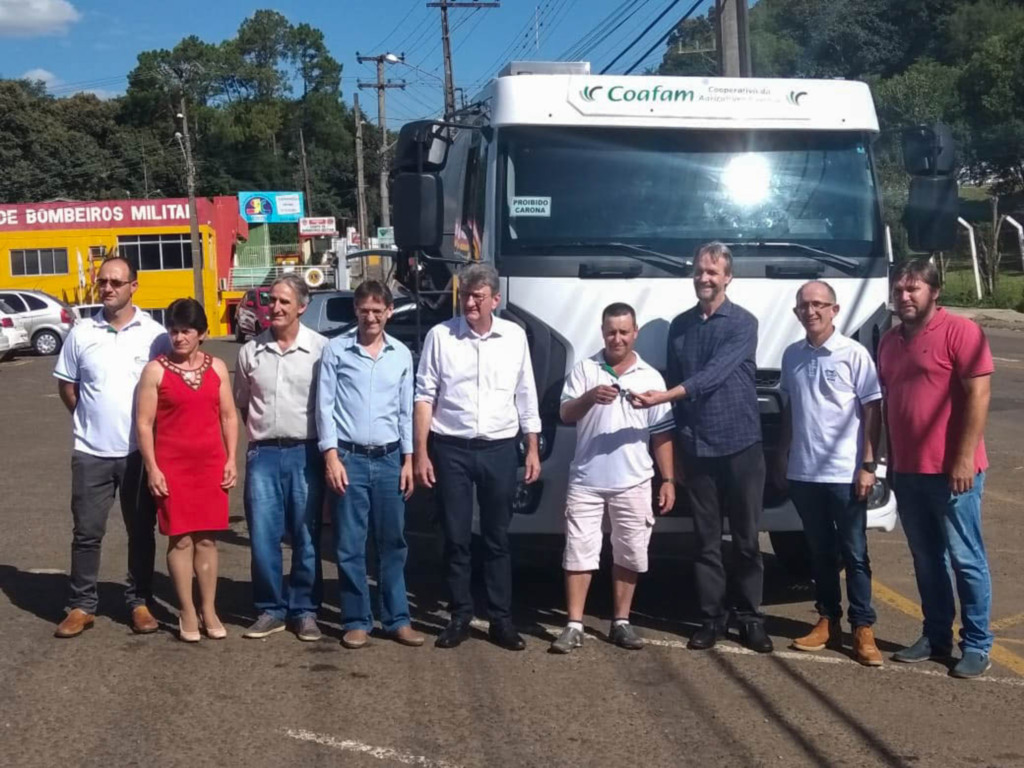 COAFAM recebe novo caminhão para o transporte de leite