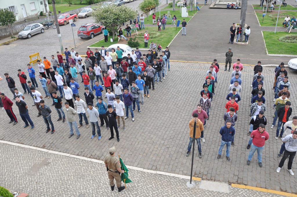 Jovens de Anita e Cerro recebem dispensa do serviço militar
