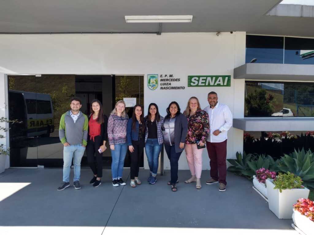 Grupo de professores chilenos visitam escolas e Secretaria de Educação de Joaçaba