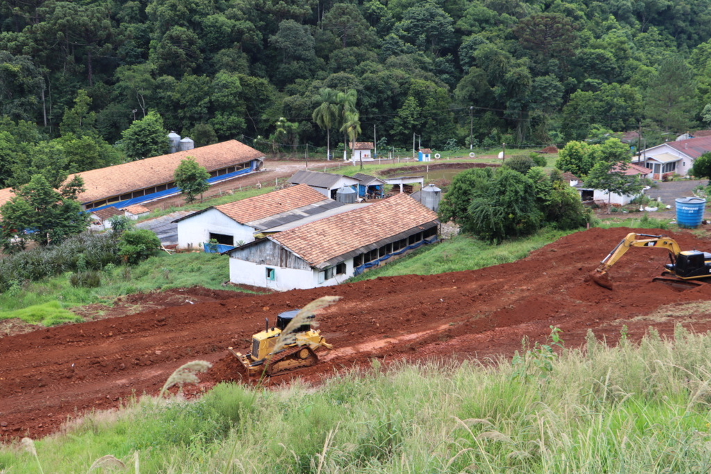 Acesso interno às propriedades recebem manutenção gratuita da Administração Municipal