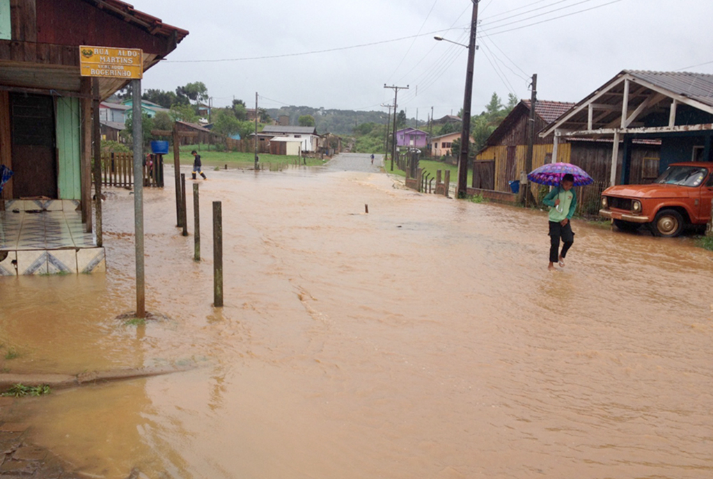 Chuva invadiu ruas e casas em Campo Belo do Sul