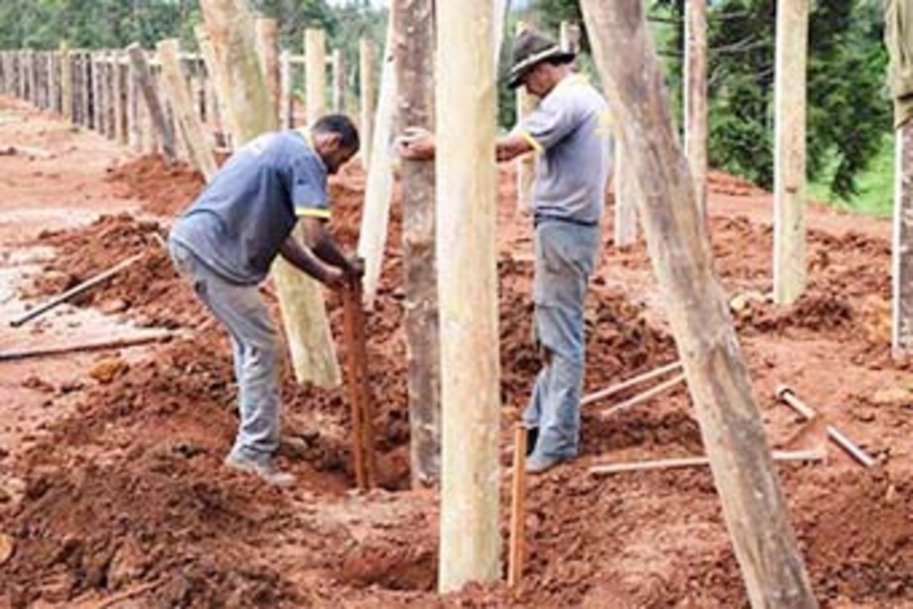 ESTÁ EM CONSTRUÇÃO A NOVA CANCHA DE LAÇO DE ABDON BATISTA