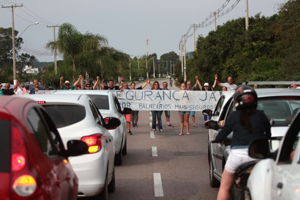 Moradores do Laranjal protestam por mais segurança