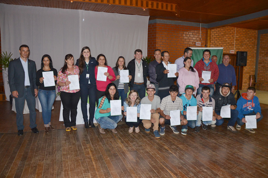 Sessenta anitenses concluíram o curso de Costureiro Industrial do SENAI