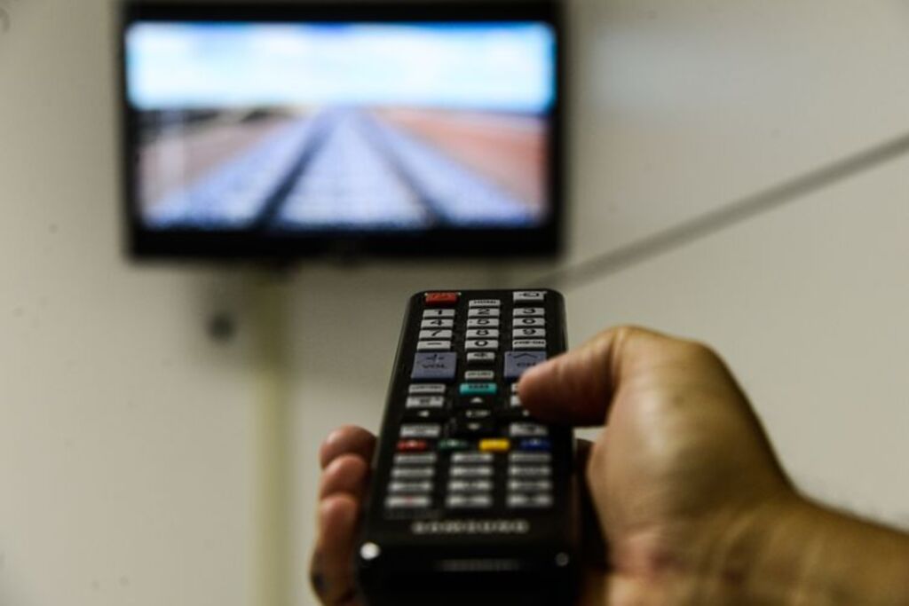 Acesso à internet por TV já é maior do que por tablet, diz IBGE