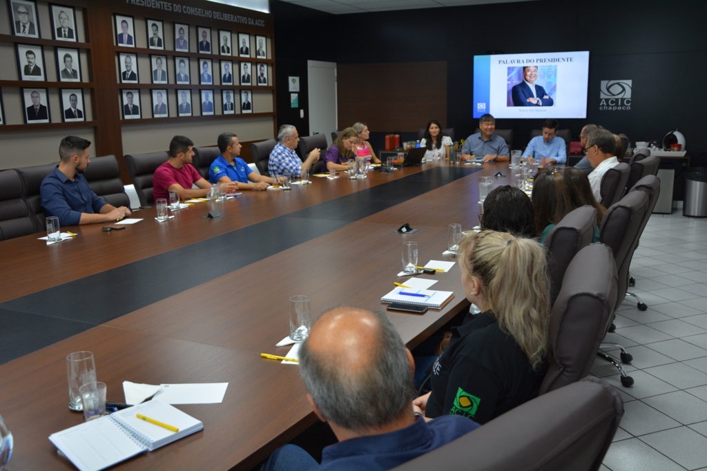  - Coordenadores, vice-coordenadores, conselheiros e tesoureiros participaram da reunião