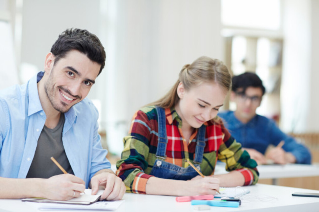 Inscrições para as bolsas de estudo do Uniedu começam na segunda-feira (10)