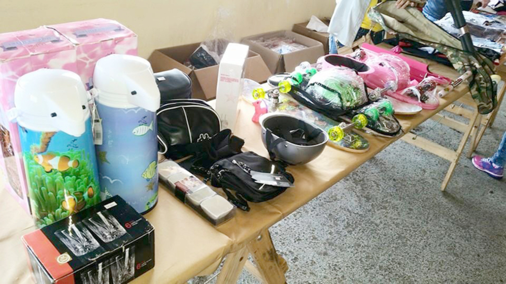 Hospital de Campo Belo realizou bazar com produtos apreendidos