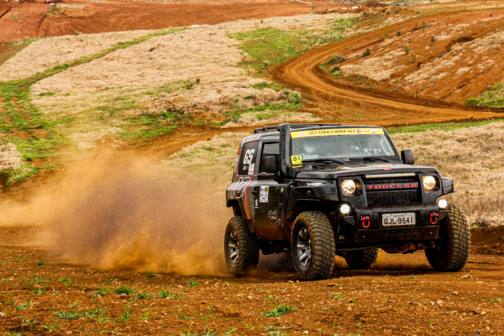 Competidores de Capinzal e Ouro participam do 26º Transparaná pela equipe GS Racing