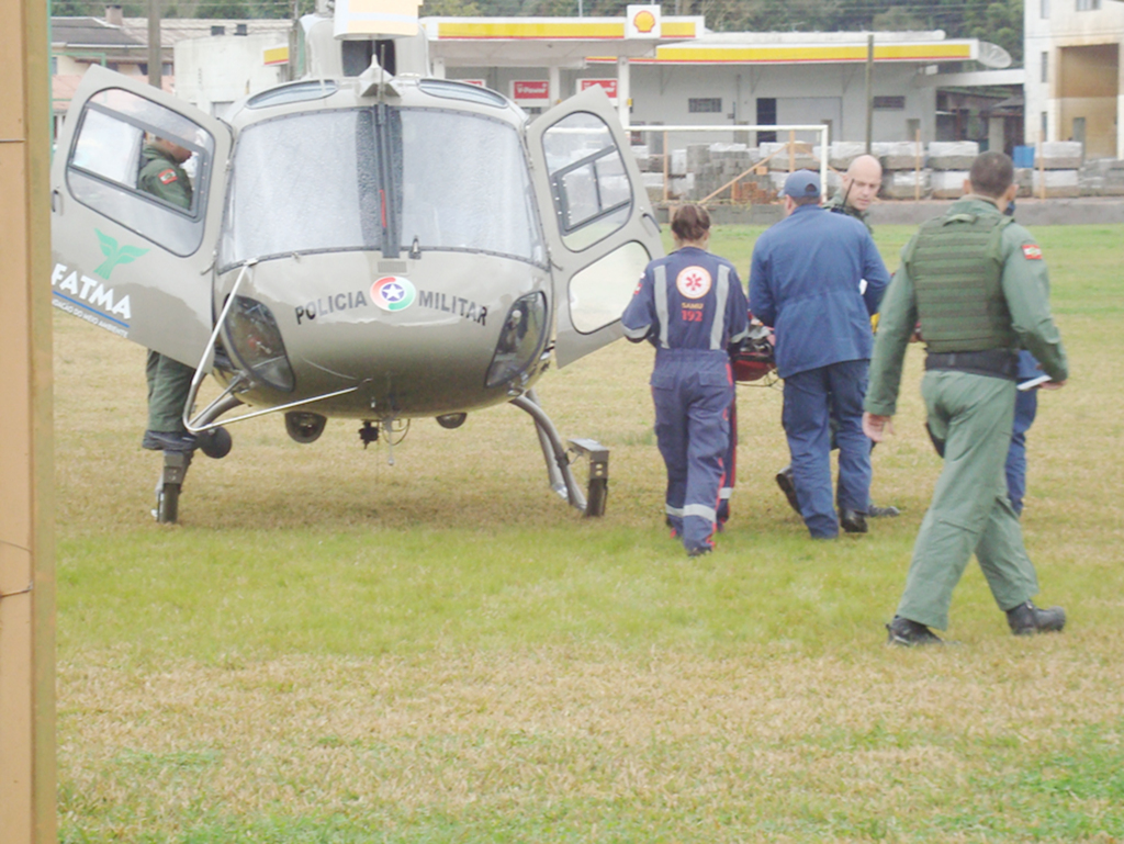 Mulher sofre mal súbito e é levada pelo Helicóptero Águia até Lages