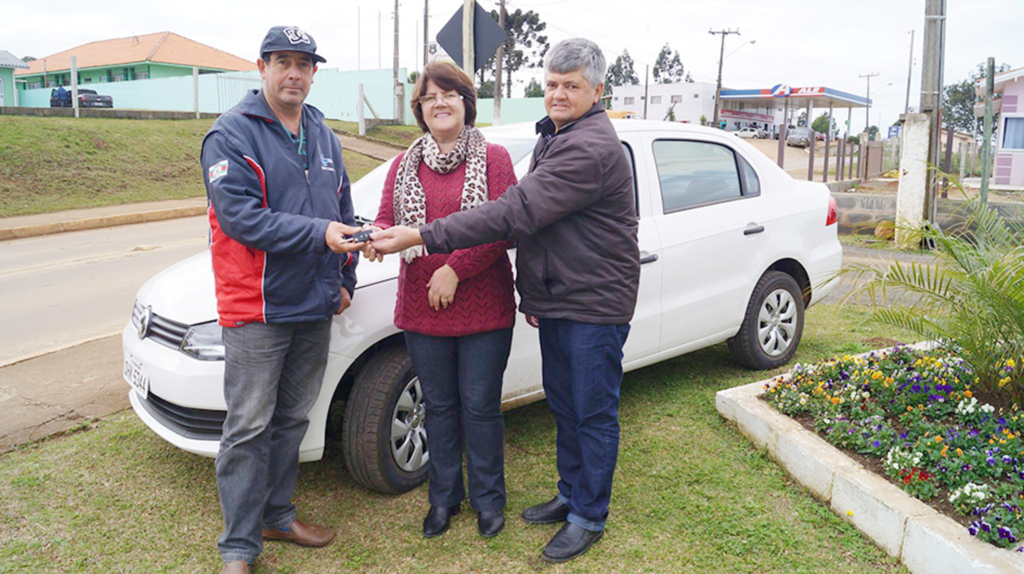 Novo veículo para transporte de pacientes de Cerro Negro