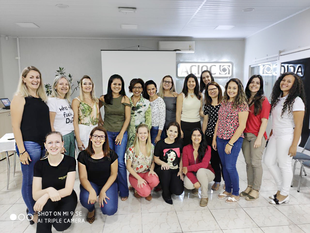 Objetivo e funcionamento do Núcleo da Mulher Empresária são apresentados em encontro na ACIOC