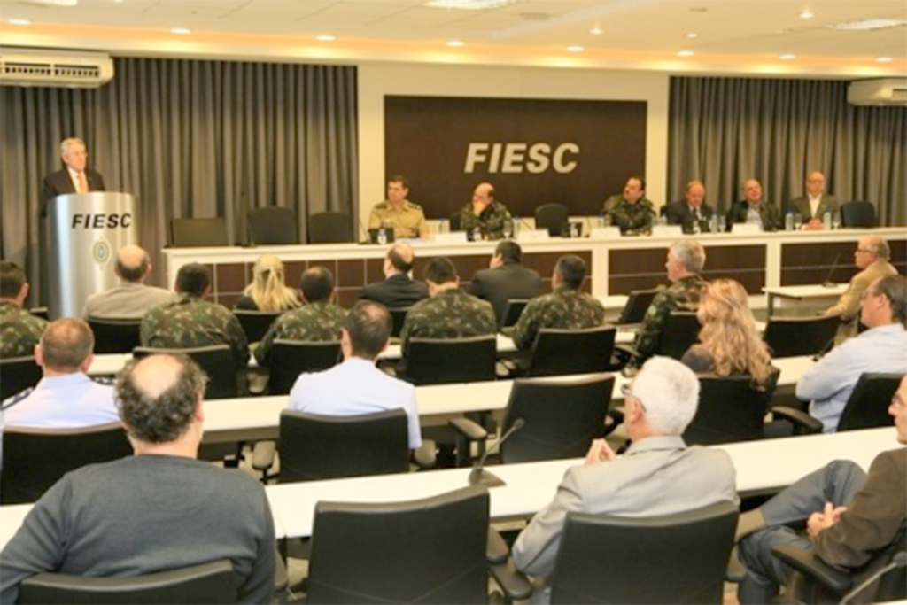 Exército apresenta na Fiesc projetos de parceria com a indústria