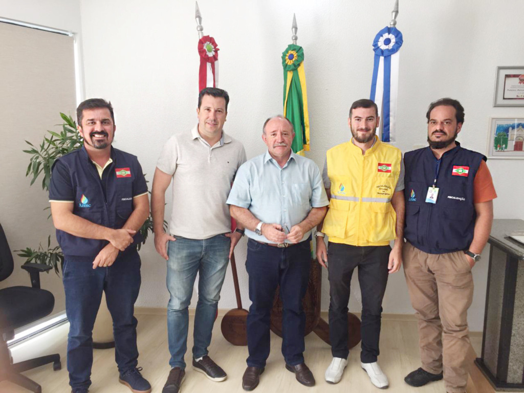 Prefeito de Joaçaba recebe visita da Agência Estadual que fiscaliza Transporte Coletivo