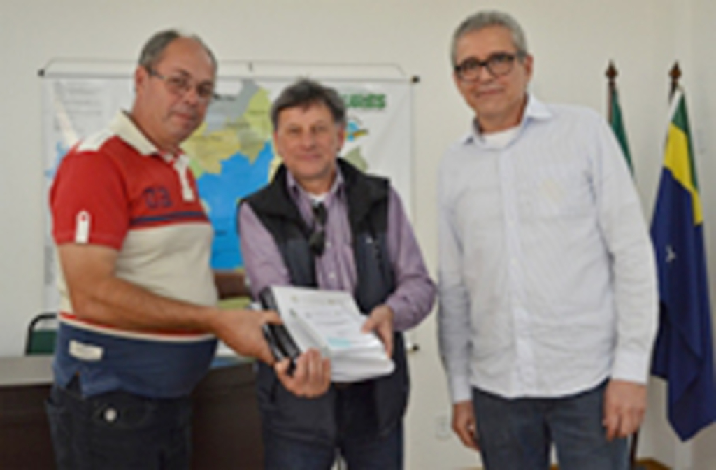 MUNICÍPIOS DA AMURES RECEBEM PLANO MUNICIPAL DE SANEAMENTO BÁSICO