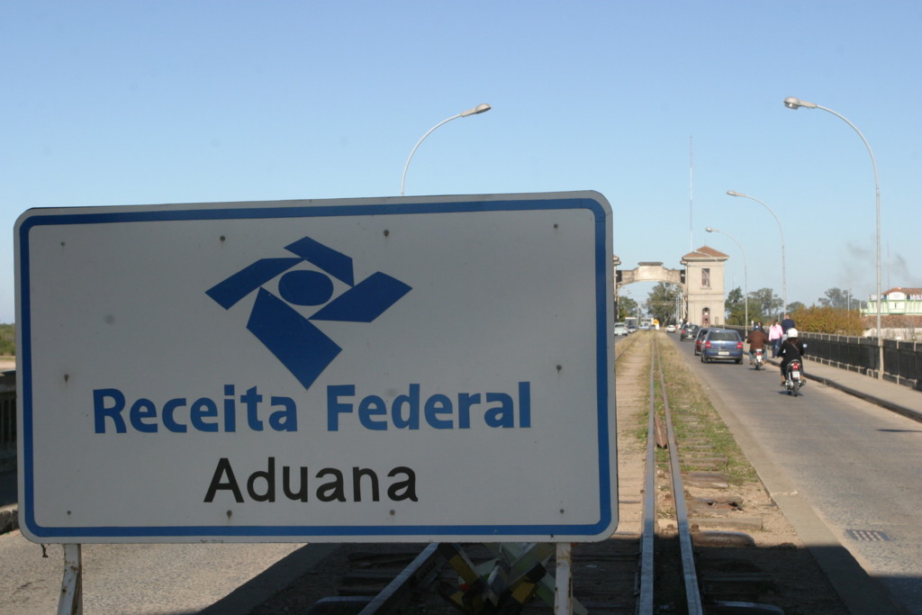 Aduanas só funcionarão 12 horas
