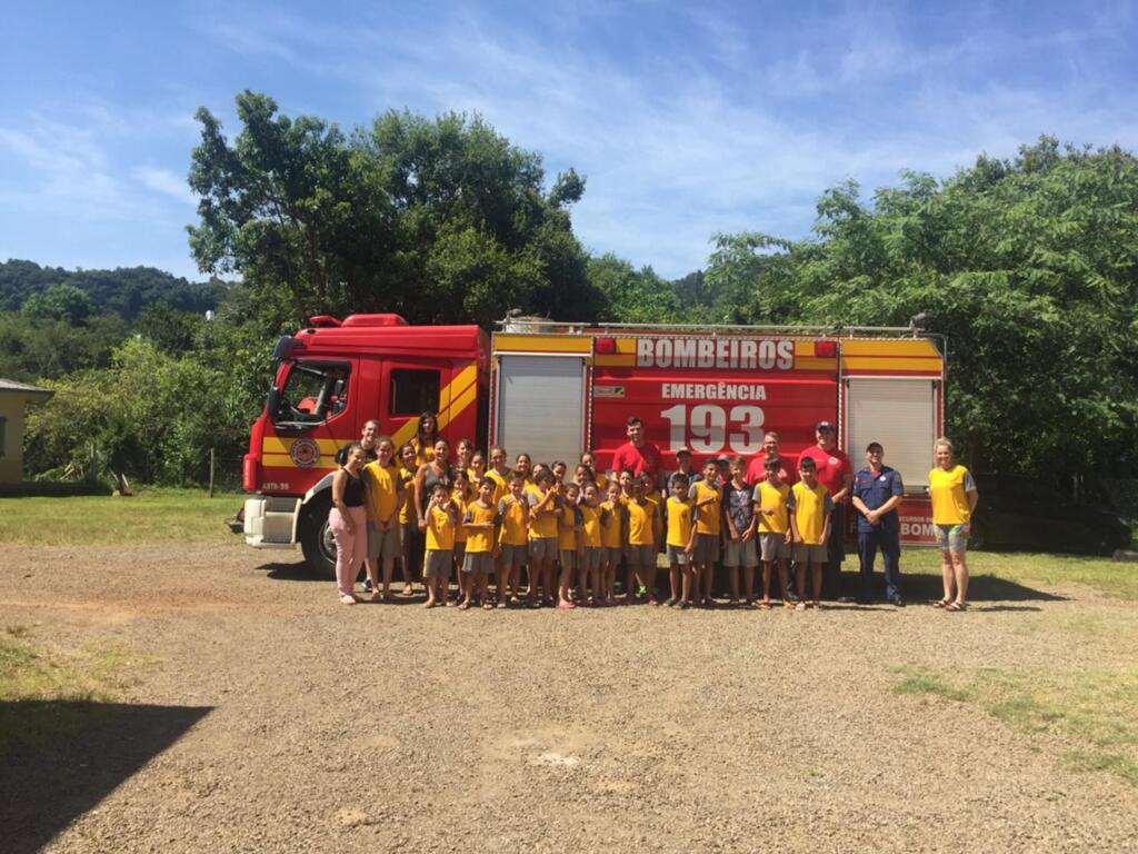 Corpo de Bombeiros Militar realiza visita às crianças e adolescentes do SCFV de Capinzal