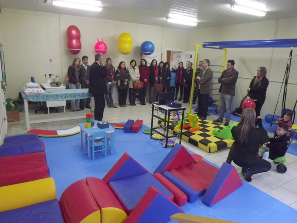 Comunidade adquire implementos e auxilia agricultores