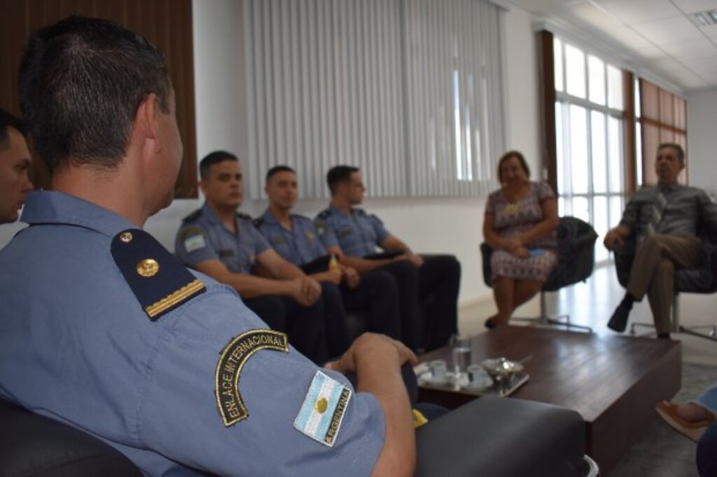 Verão Santa Catarina: policiais argentinos chegam ao estado para auxiliar no atendimento a turistas