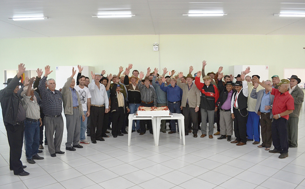 Homenagem aos pais é realizada no Encontro dos Idosos