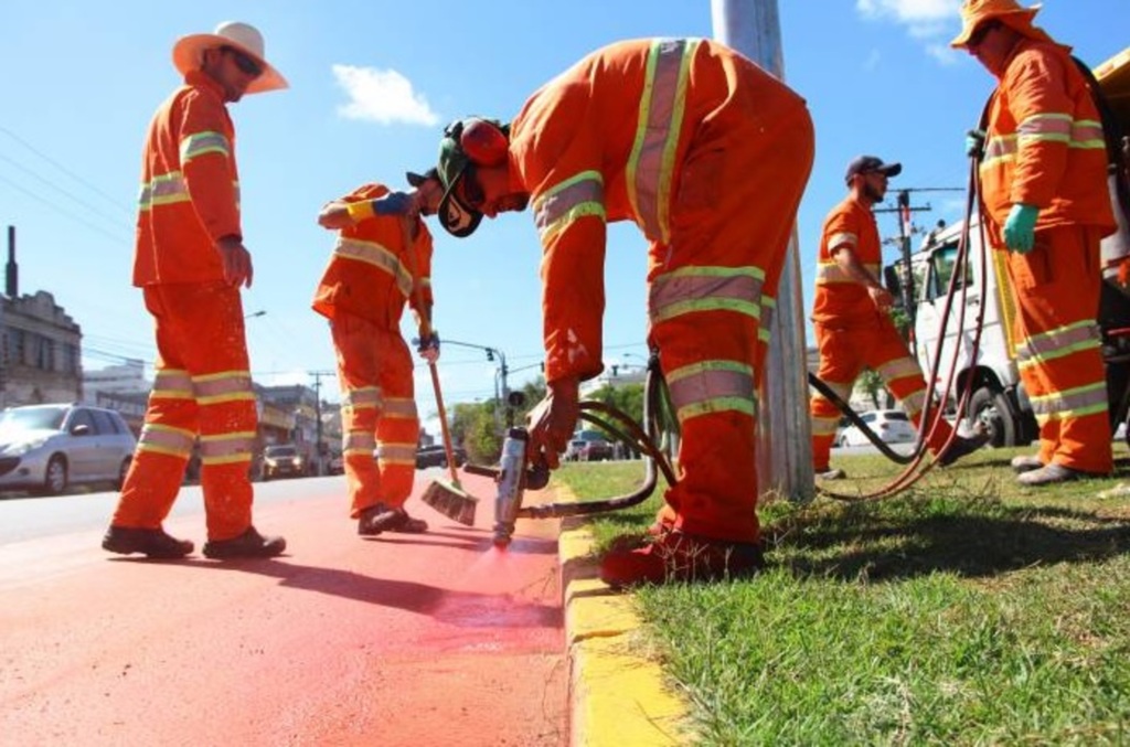 Ciclofaixa da praça 20 de Setembro recebe pintura