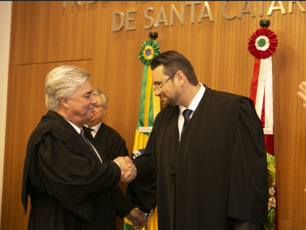 Juiz Rodrigo Fernandes toma posse no Pleno do TRE-SC