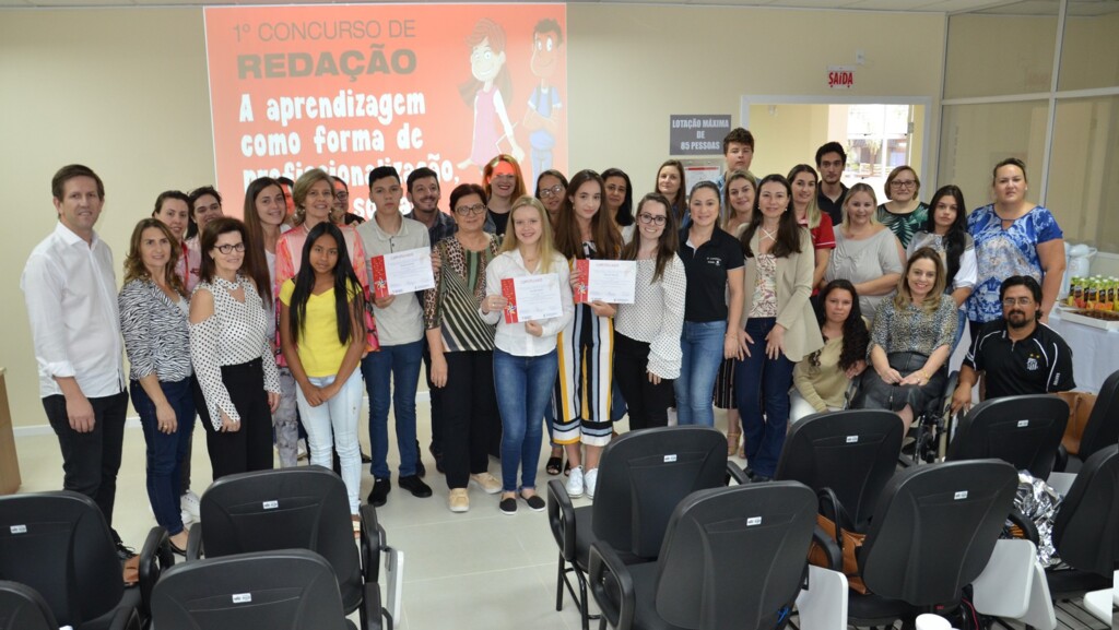 Concurso de redação encaminha jovens para o mercado de trabalho