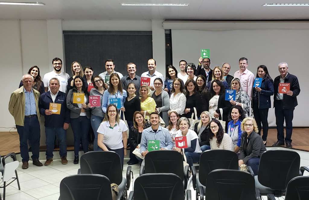 Coocam apresenta case do Projeto Escola no Campo